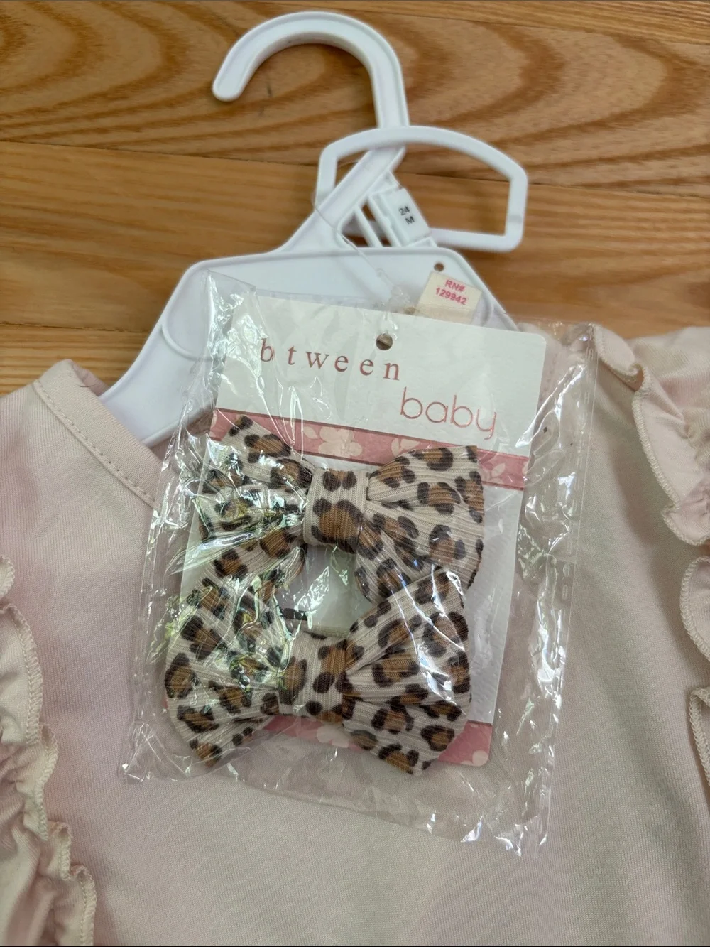 NWT Girls 24M/2T Blush Ruffle Top with Leopard Flare Pants Set Matching Bow - Picture 3 of 6